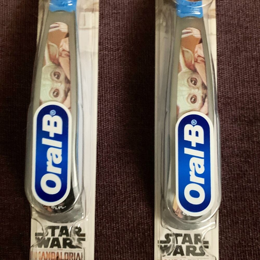 2 oral B Star Wars baby Yoda Mandalorian special edition toothbrushes